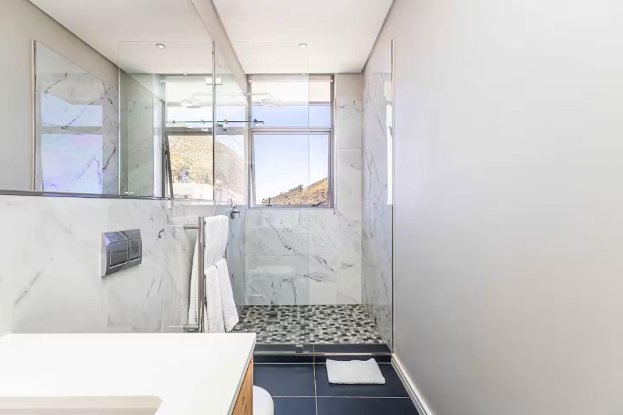 5 Bedroom Property for Sale in Fresnaye Western Cape